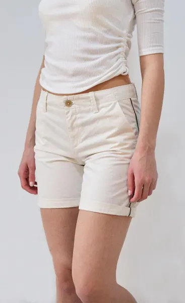 შორტი